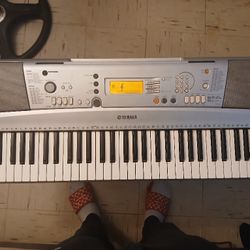 YAMAHA keyboard (YPT-300)