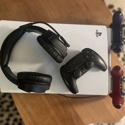 Digital PS5 (accessories Included)