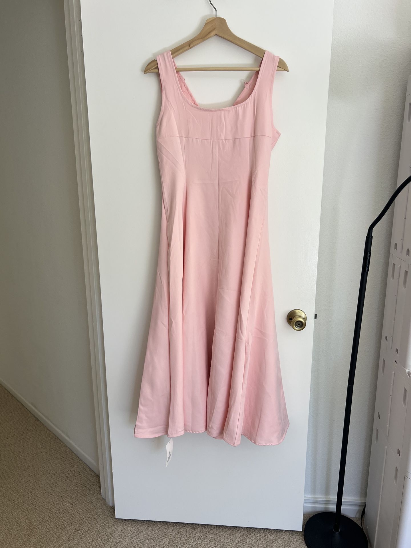 Pink waisted long skirt, V-neck back, a dress that can be worn at parties