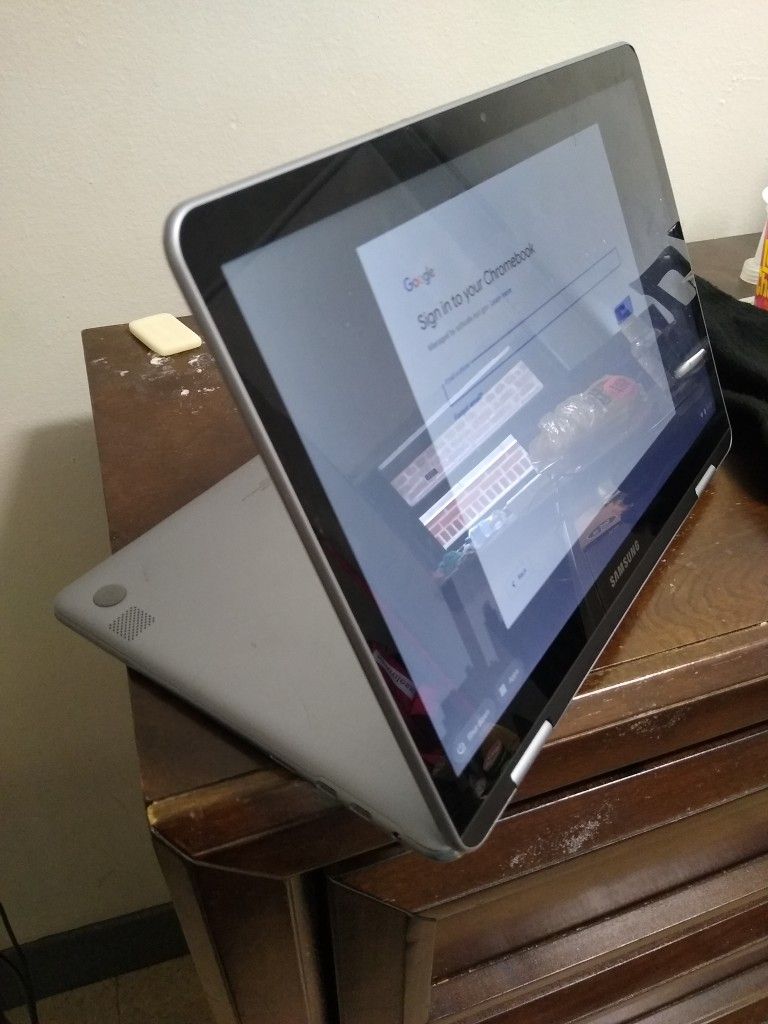 Samsung Galaxy Chromebook Plus V2