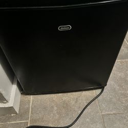 Black Sunbeam Mini-fridge
