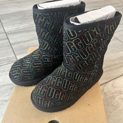 Kids UGG boot, size 1 - like new 