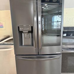 LG fridge with MAX Mirror InstaView