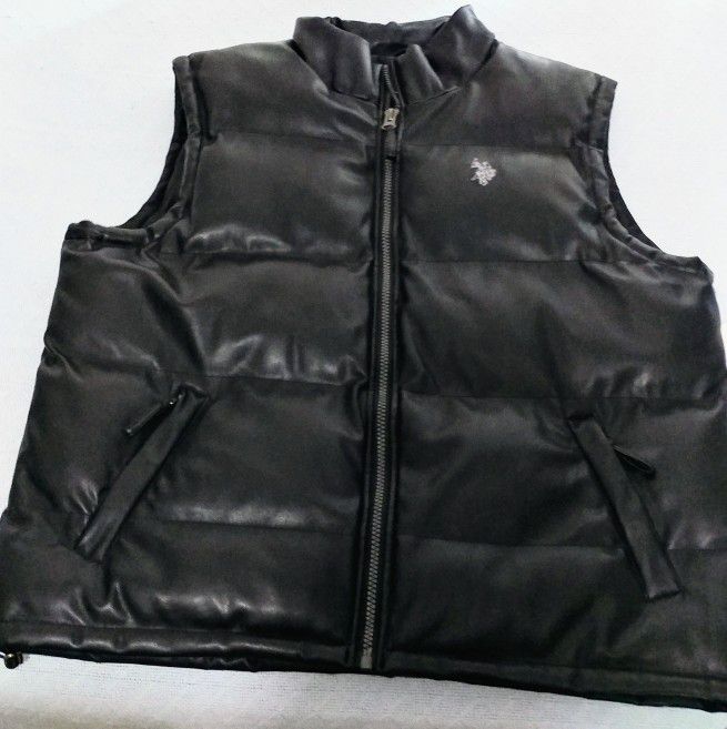 US Polo Association Vest/Jacket Men's- XL-Black , Polyester  . Zippered Pockets .