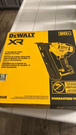 DeWalt XR 20V 15GA Angled Finish Nailer