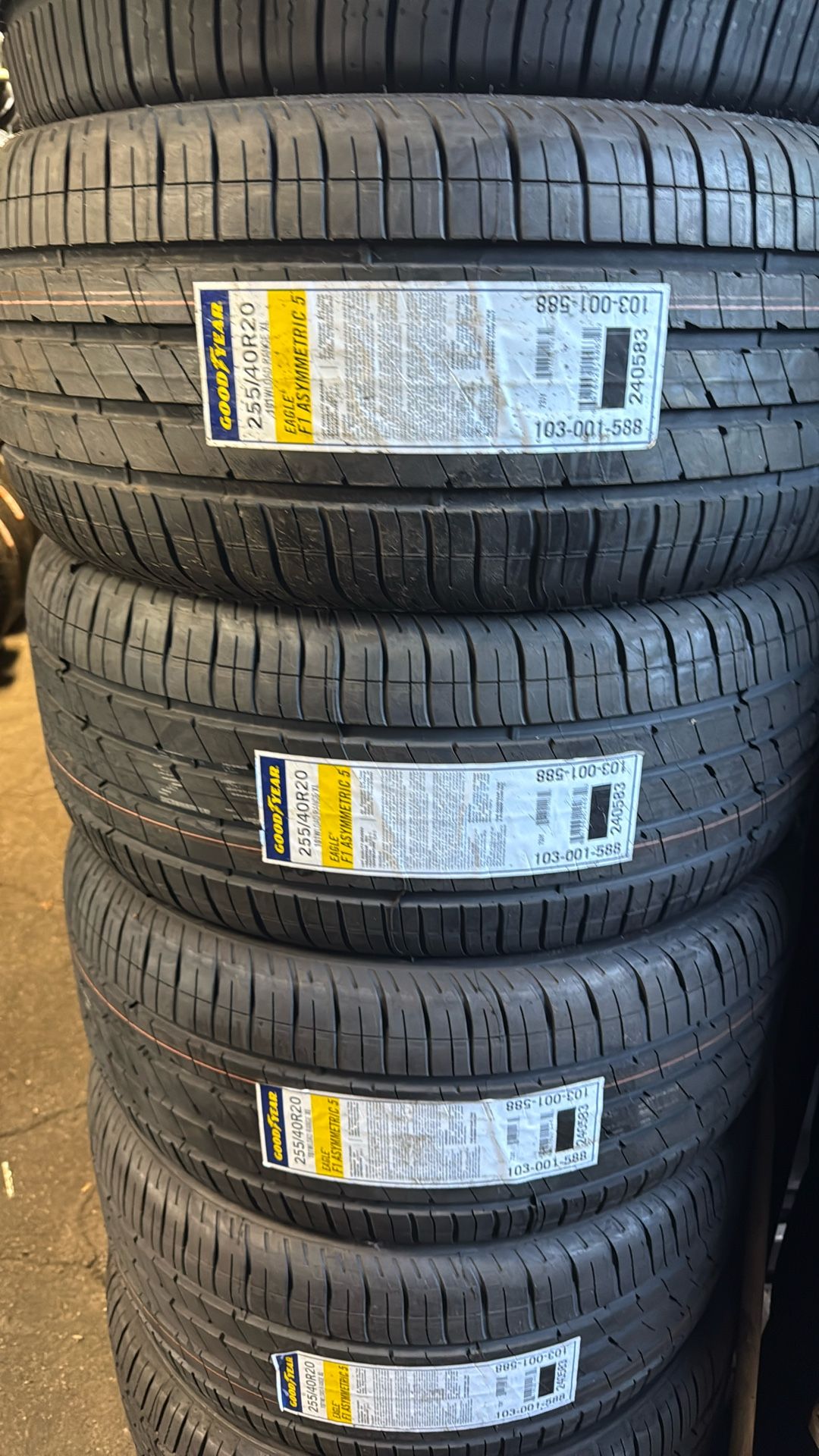 255/40/20 Goodyear Tires π