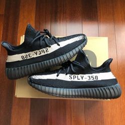 Yezzy 350’s black and white