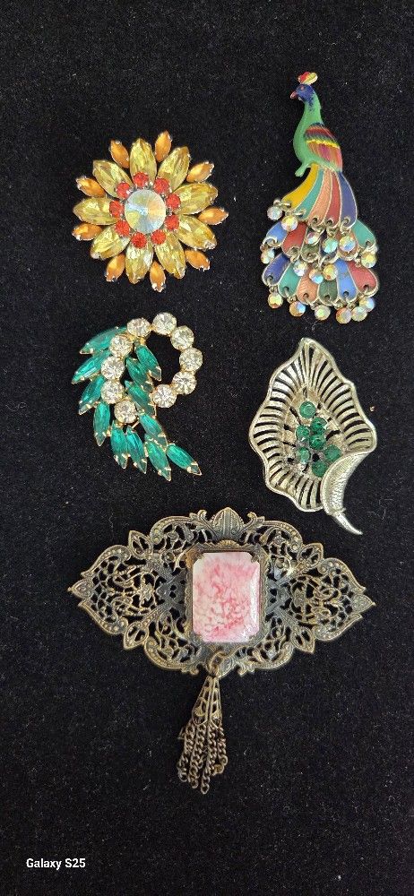 Vintage Brooches Lot