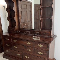 Beautiful ETHAN ALLEN Antiqued Pine Old Tavern Dresser w/Mirror Hutch