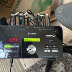 🎧 Yamaha DTX502 Electronic Drum Kit – Great Condition! 🎧