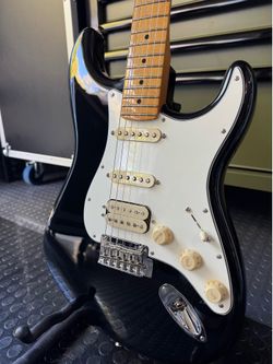 Fender Player Stratocaster HSS - Black / Maple - Excellent Condition