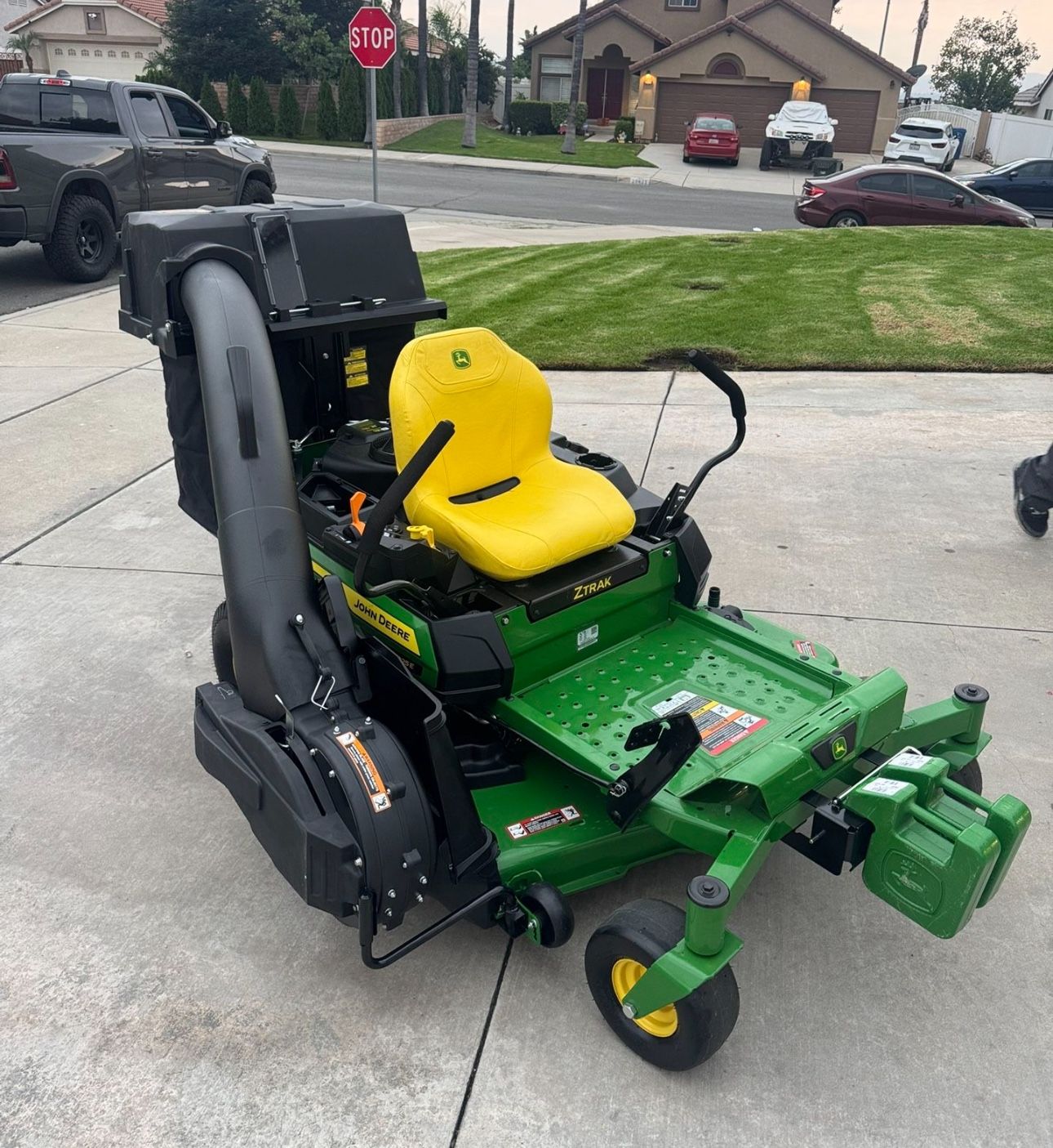 John Deere 48 In With Bagger Vacuum 24hp
