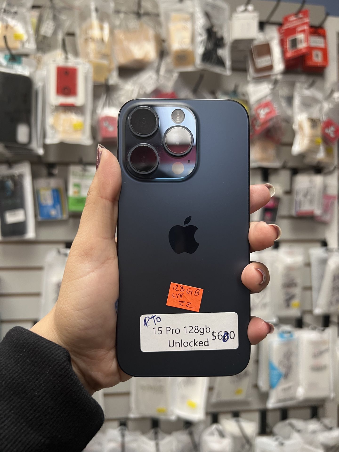 Factory Unlocked Iphone 15 pro 128 gb comes with store warranty