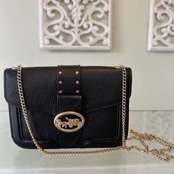 Coach Crossbody Wallet With Golden Chain. Logo Snap Closure.