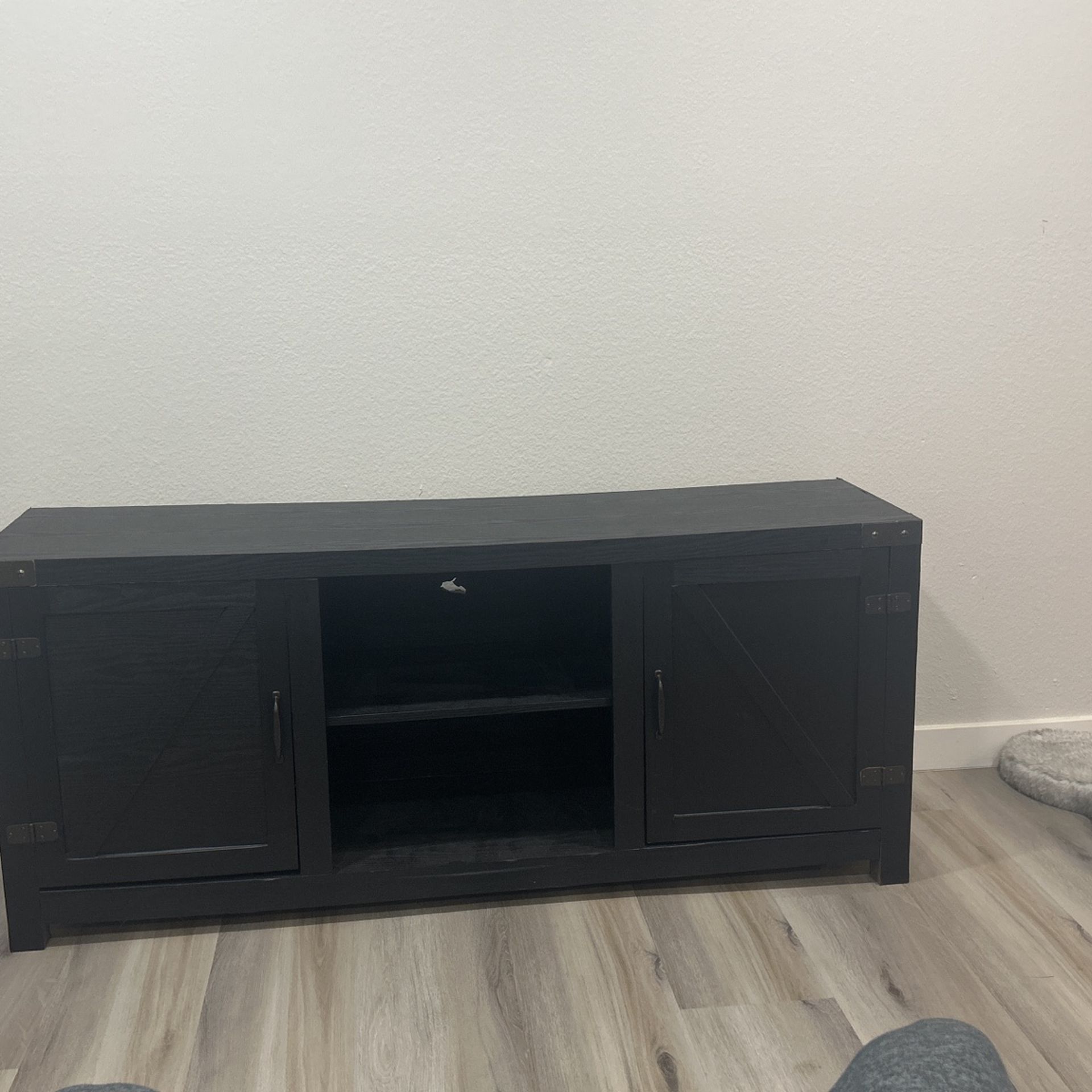 Tv Stand   FREEE