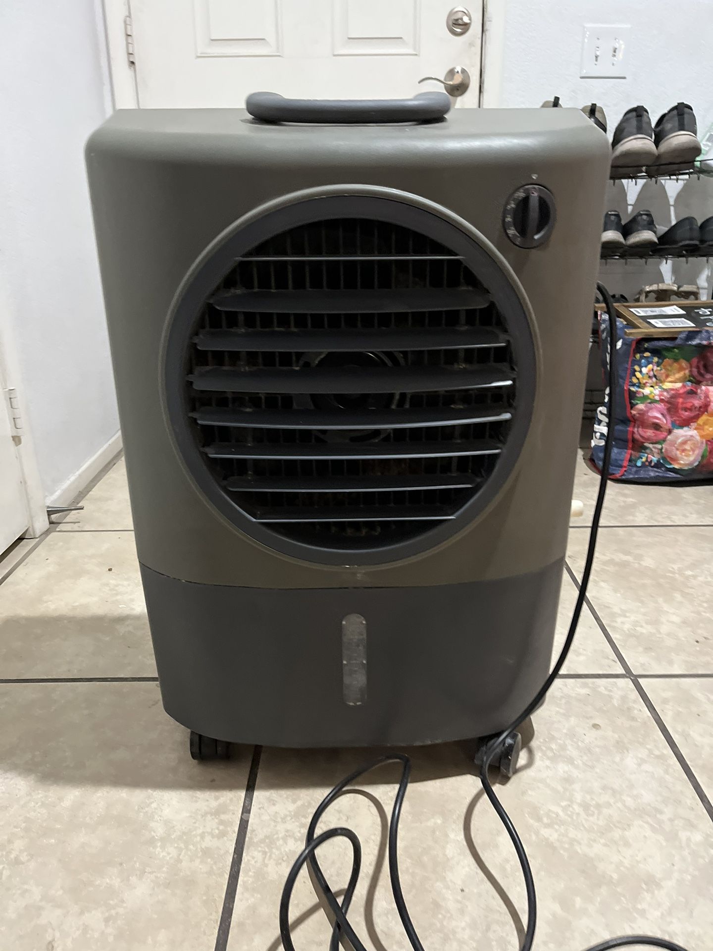 Hessaire Swamp Cooler Mc18v 1300 Cfm Mobile Evaporative Cooler For Sale In Las Vegas Nv Offerup 4098