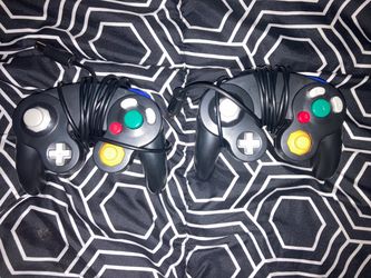 2 GameCube Controllers