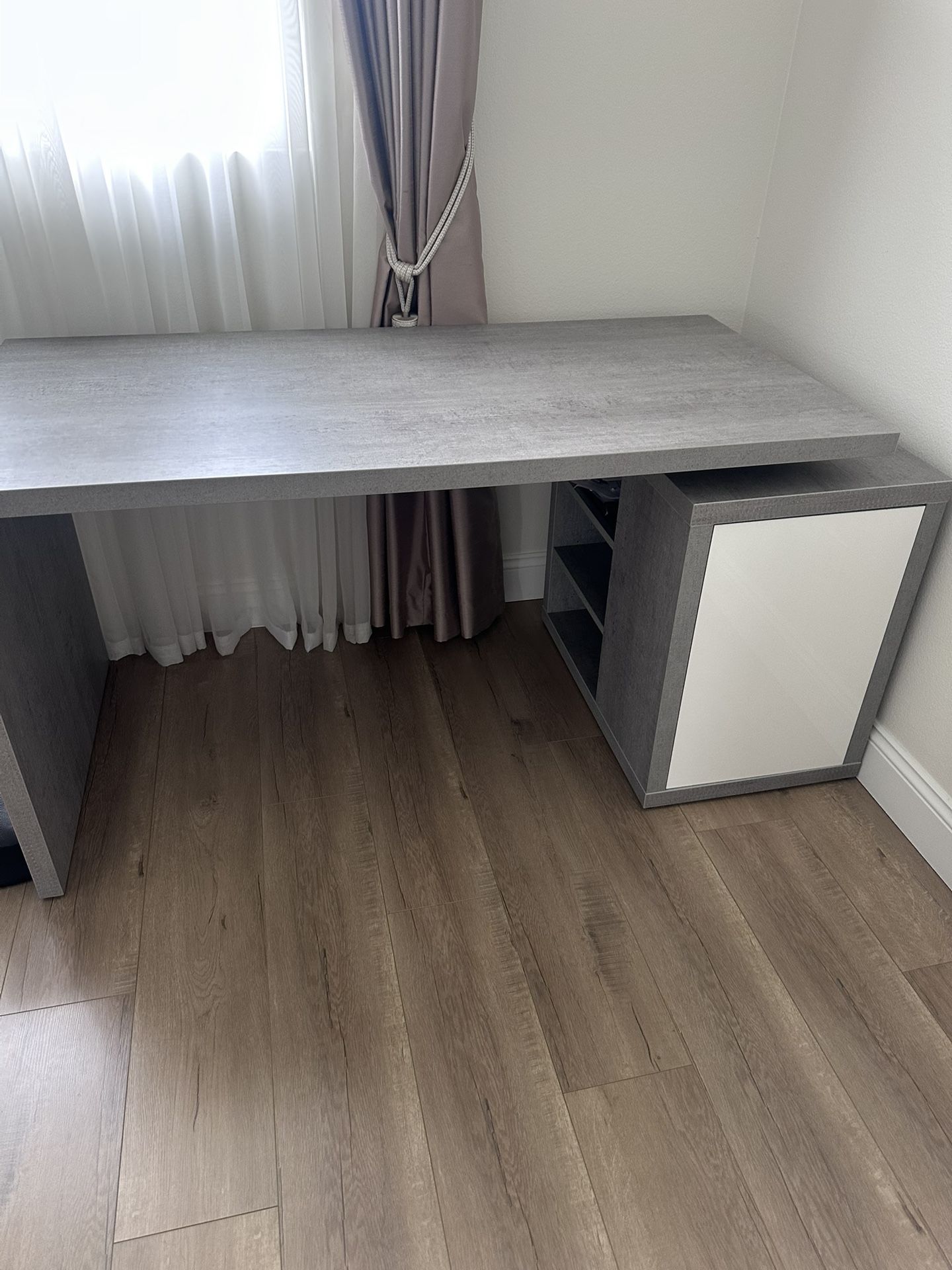 Office Desk & Filing Cabinets