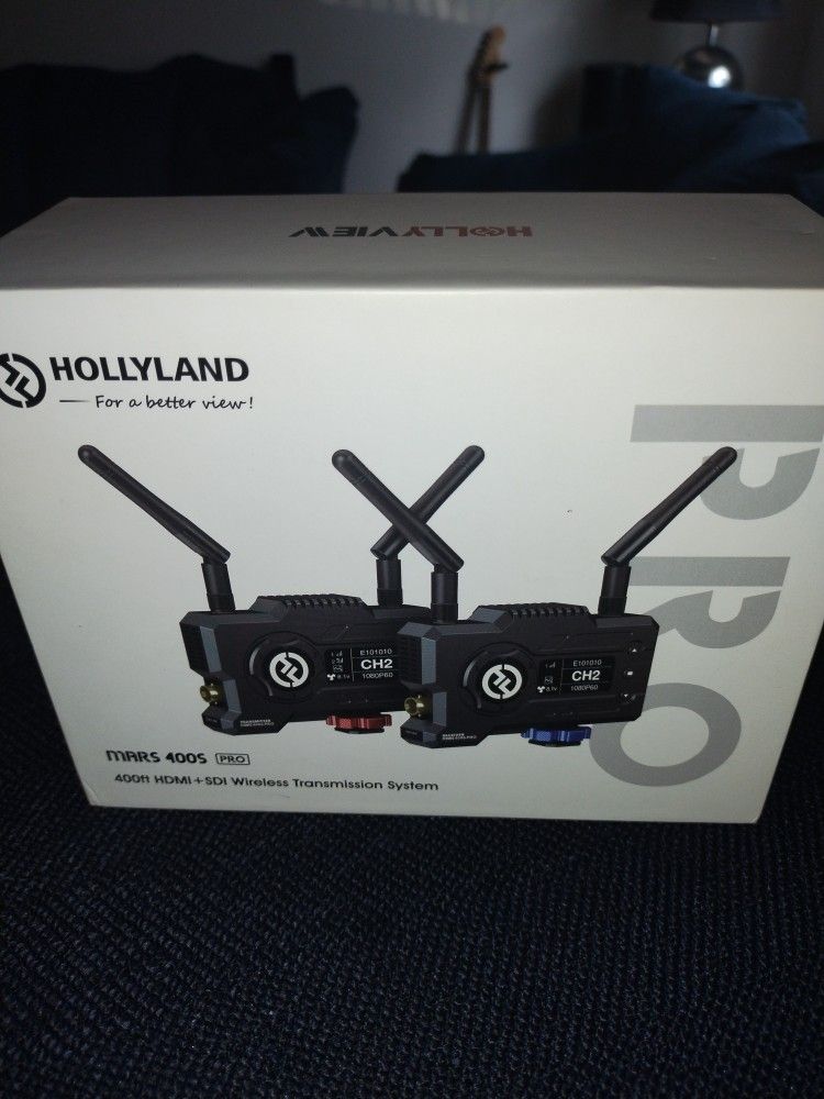 Hollyland Mars 400 Pro Wireless Transmitter Set With Case