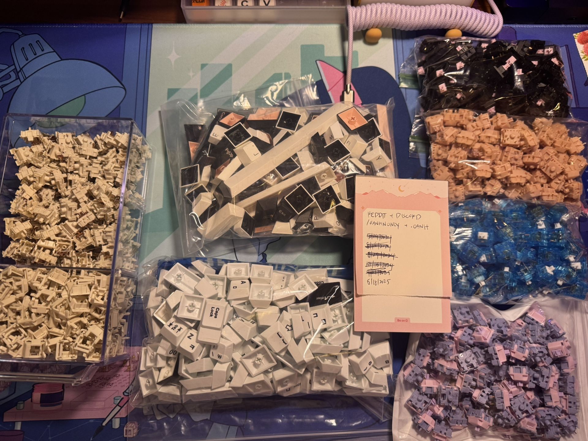 Various Keycaps & Switches (READ DESCRIPTION)