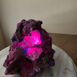 4.9 Lb (2200g) Sparkling Ruby Specimen Strong Reactive With UV Lights 