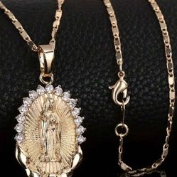 *SALE* Oval Crystal Virgin Mary Pendant Necklace  Brand New