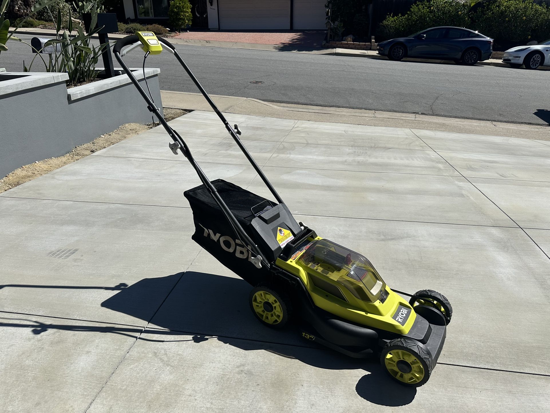 Ryobi Lawn Mower 18V - Works Perfect