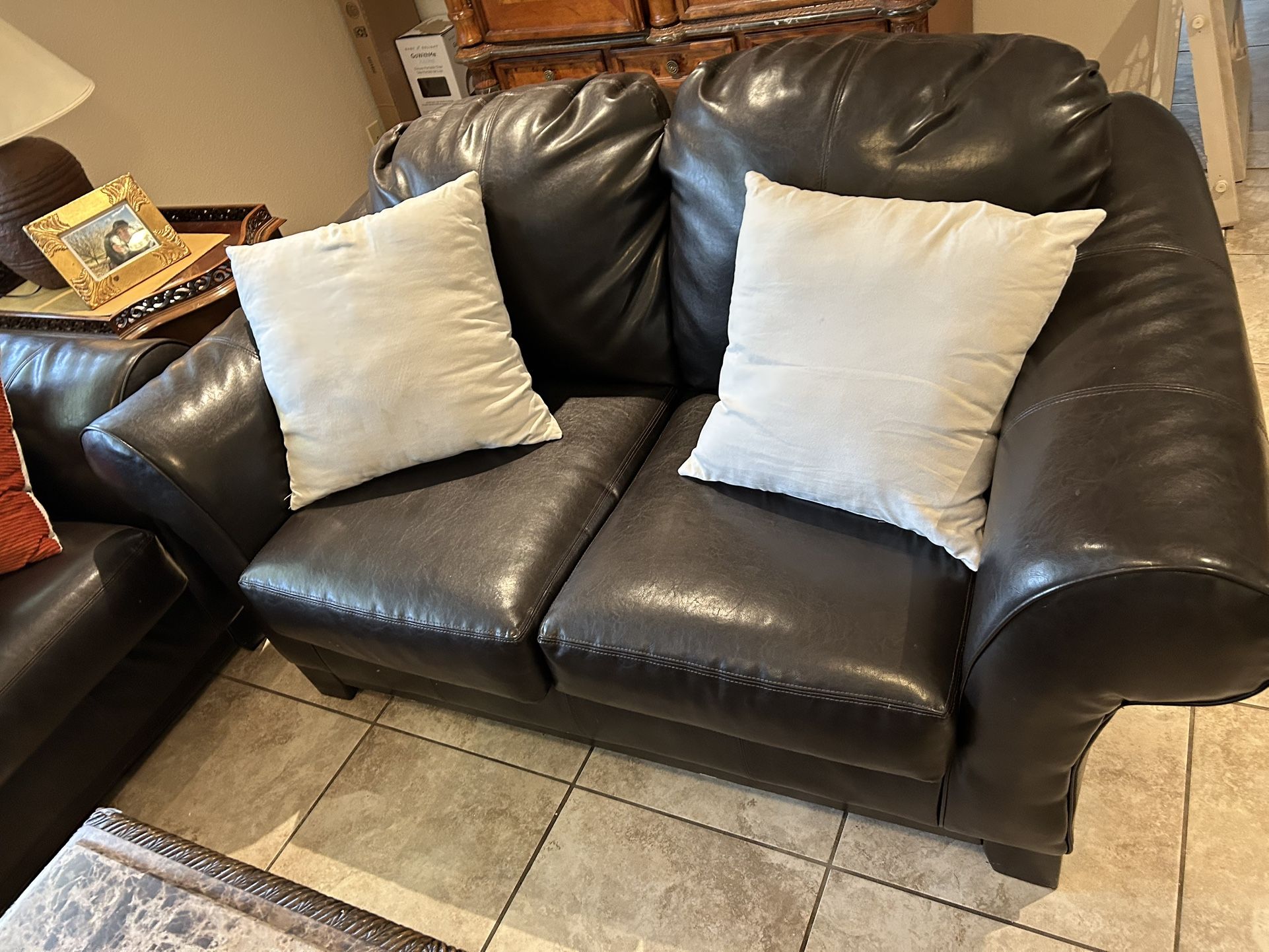 Leather Sofa Set In Pristine Condition And Marble Coffee Table
