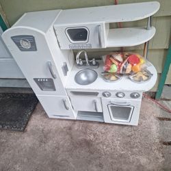 Country Play Kitchen  And Accessories 