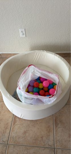Foam ball pit