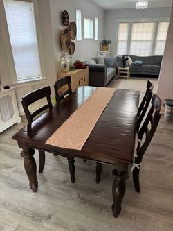 Boston Interiors Hardwood Extendable Dining Table & Chair Set