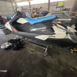 '2017 3up 22HR Sea Doo Spark 