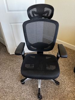 Ergonomic and adjustable Office Chair