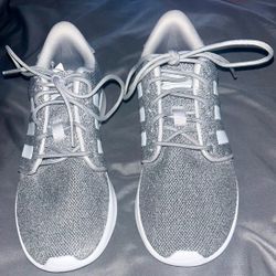 Women's Size 6 Gray Adidas Memory Foam Brand New