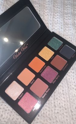 Brand new Violet Voss cosmetics pro series eyeshadow palette