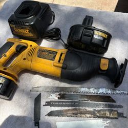 Dewalt 18V Recip Saw Kit-DW938- Variable Spd., 2 Healthy Batteries/Charger, Blades