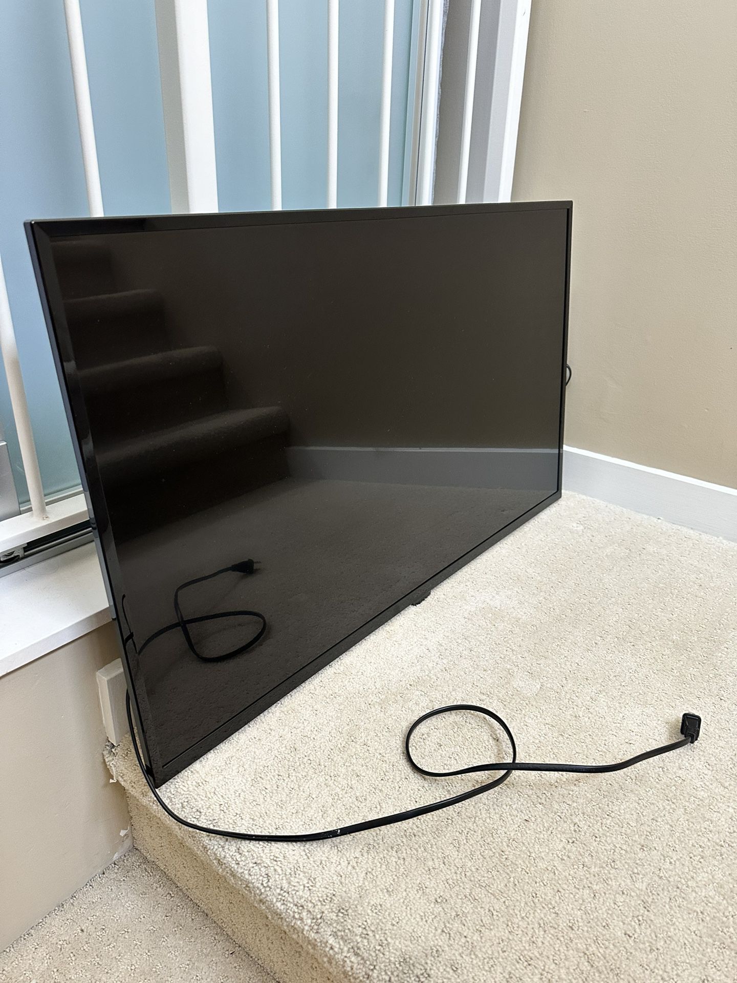 Smart TV | INSIGNIA 39-inch HD Fire TV with Alexa