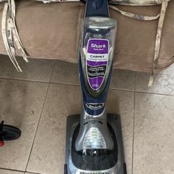 SHARK CARPET CLEANER