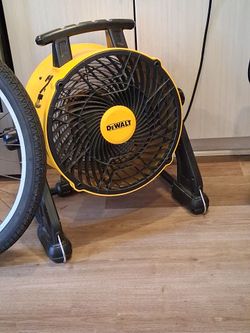 DeWalt Heavy-Duty Portable Floor Fan