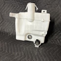 2014-2019 Toyota Corolla Windshield Wiper Reservoir Tank