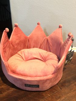 Nandog Orange Plush Crown Cat Bed