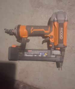 Ridgid 18 ga. 1-1/2" Narrow Crown Finish Stapler