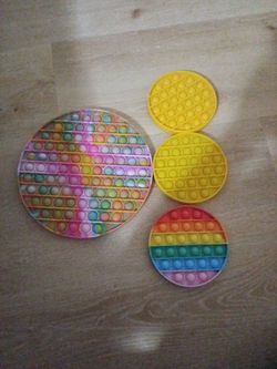 1 big Circle pop it 3 small ones