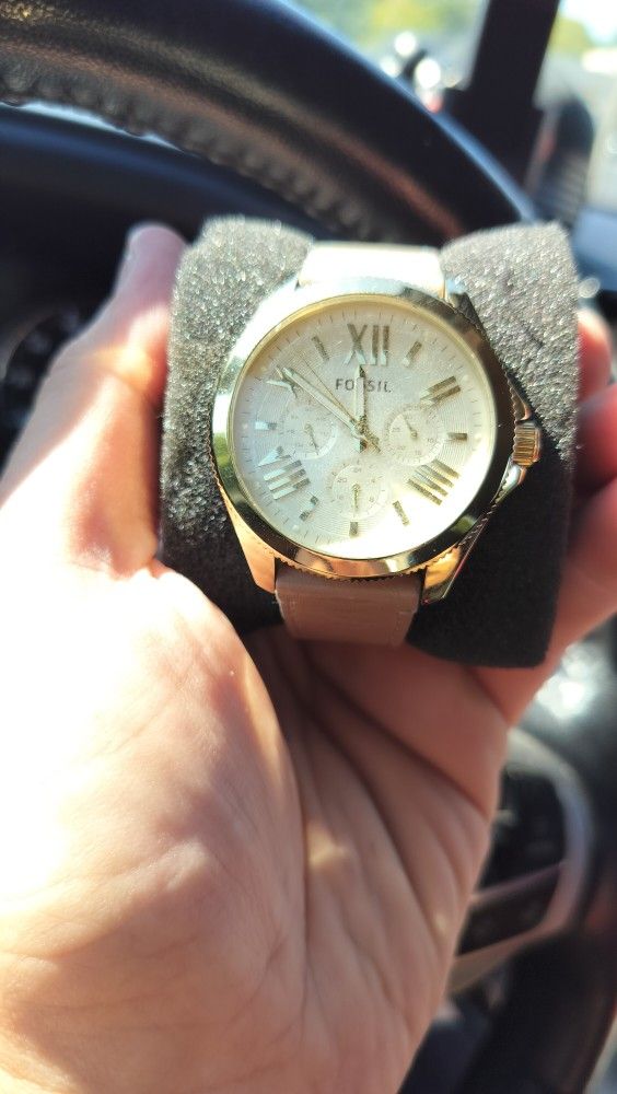 Fossil Cecile Champagne Dial Grey Leather Strap For Women AM4529