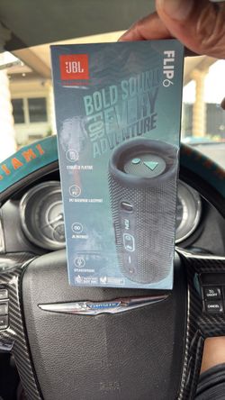 JBL Flip 6 Portable Bluetooth Speaker blue