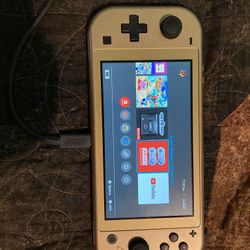 Nintendo Switch Lite – Legend of Zelda Hyrule Edition (Gold) + Case + 128GB SD