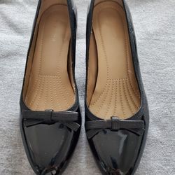 Easy Spirit Black Patent 2" Heel Pump 9W