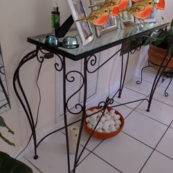 Elegant Glass & Iron Console Table – Mesa Consola de Vidrio y Hierro – $55Miami