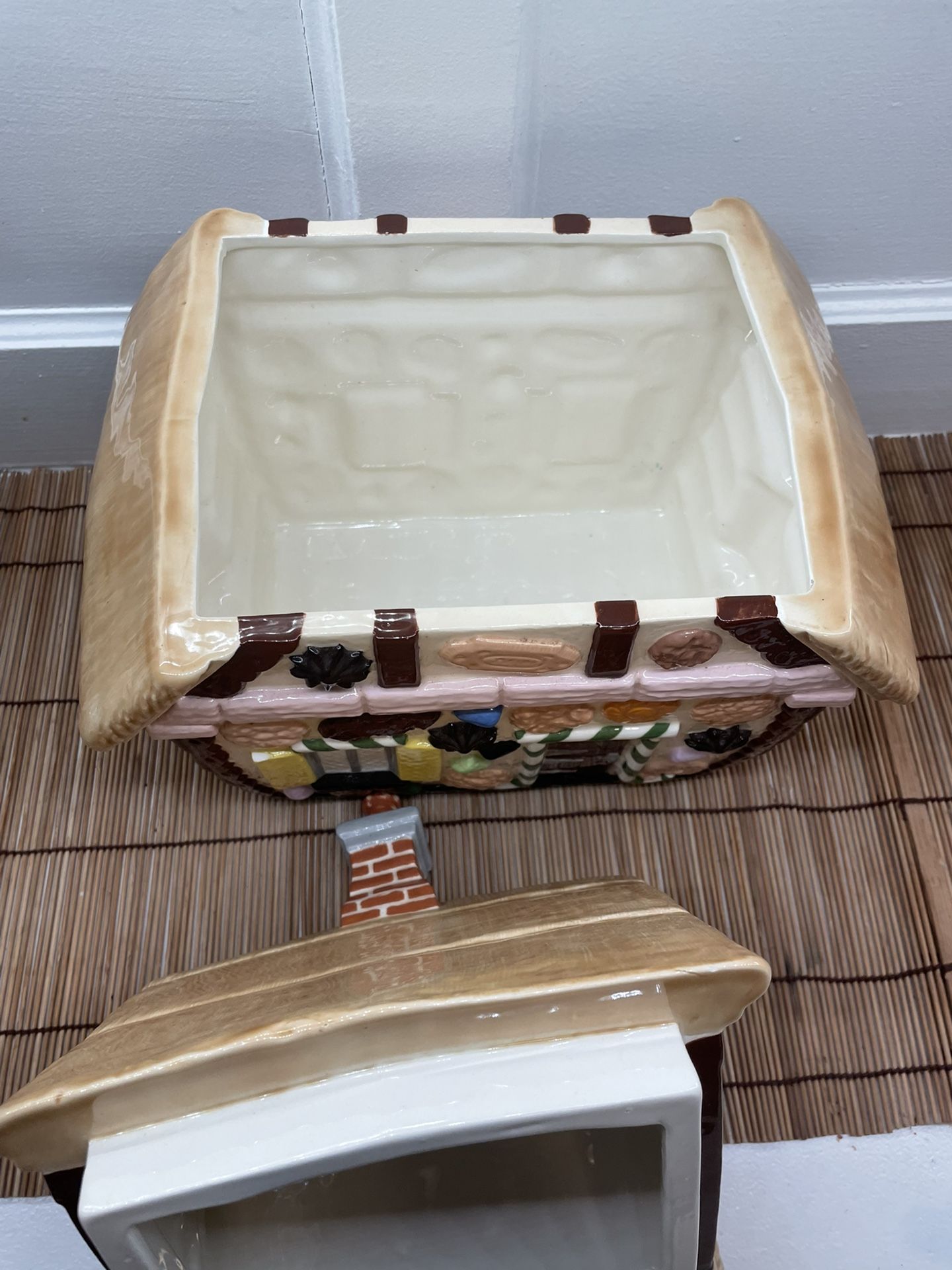 Large New Cookie Candy Jar Gingerbread House Exellent Condition Size In Pictures