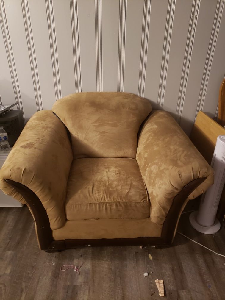 FREE Microfiber Sofa, chair and ottoman. Could use some TLC. Free to you if you can pick up by Saturday.